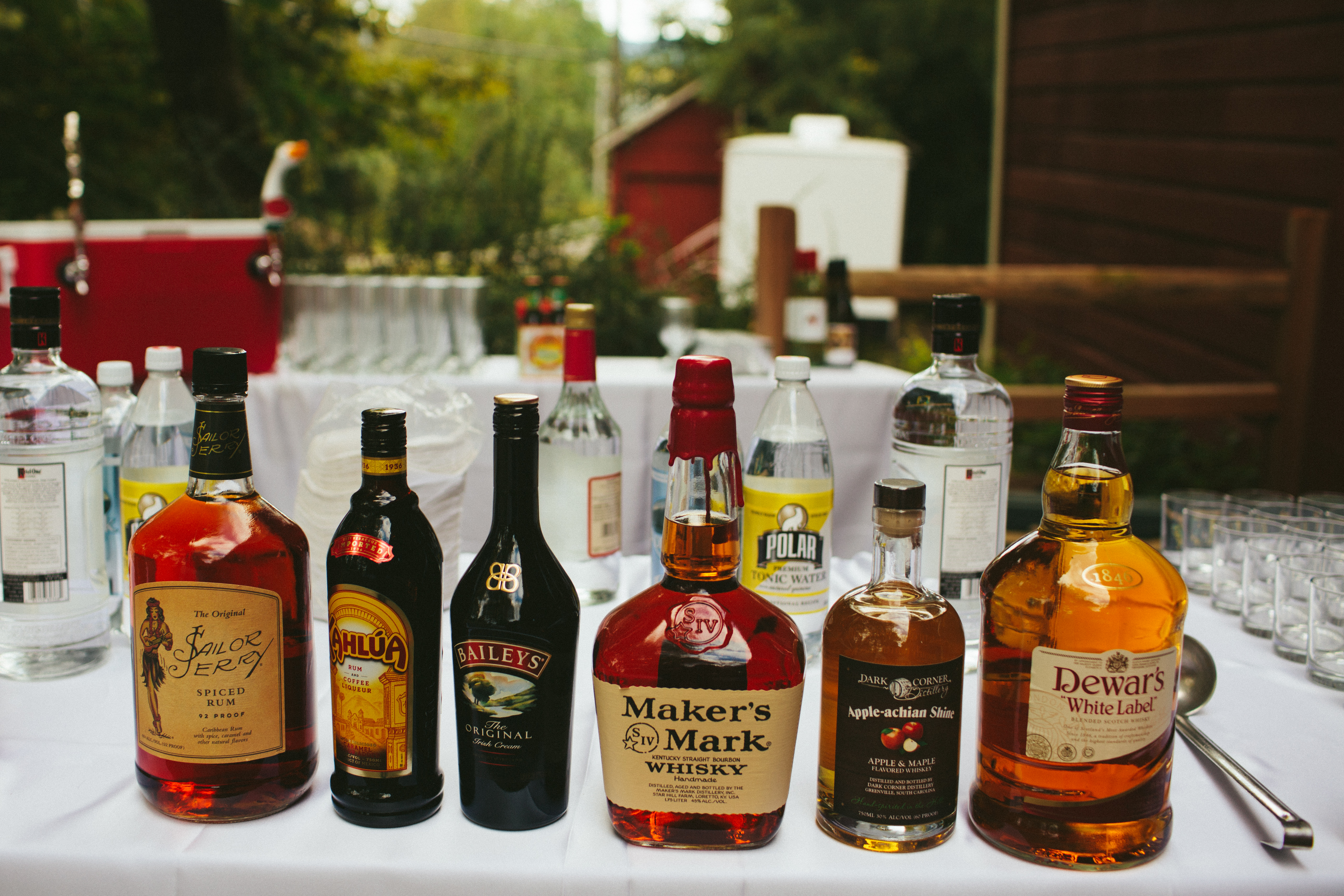 How To Set Up A DIY Bar For Your Wedding