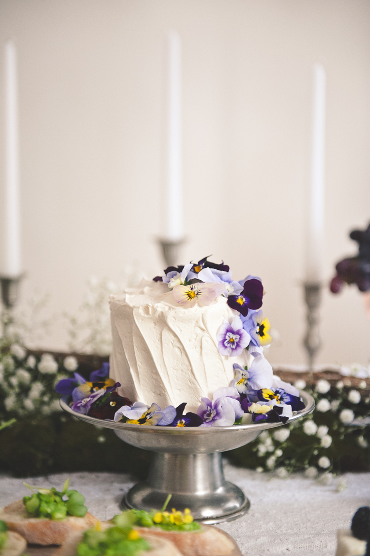 15 Small Wedding Cake Ideas That Are Big on Style | A ...
