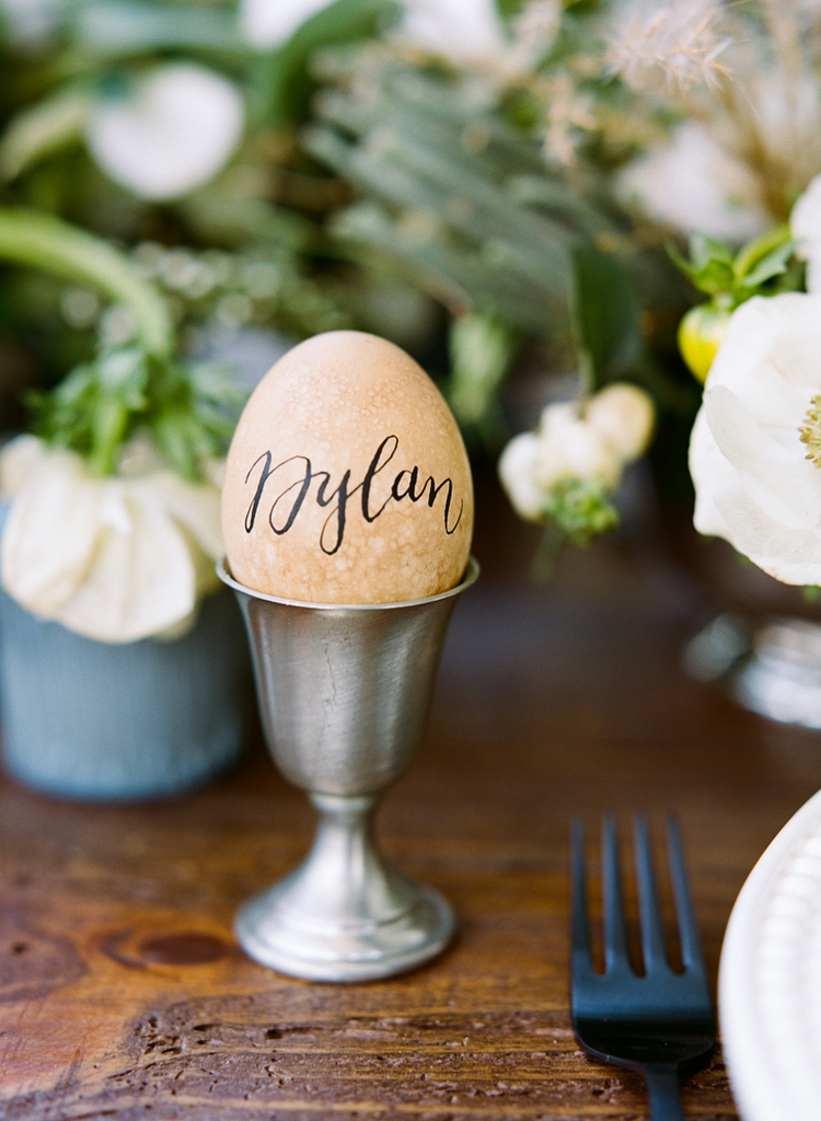 egg with calligraphy used as place setting