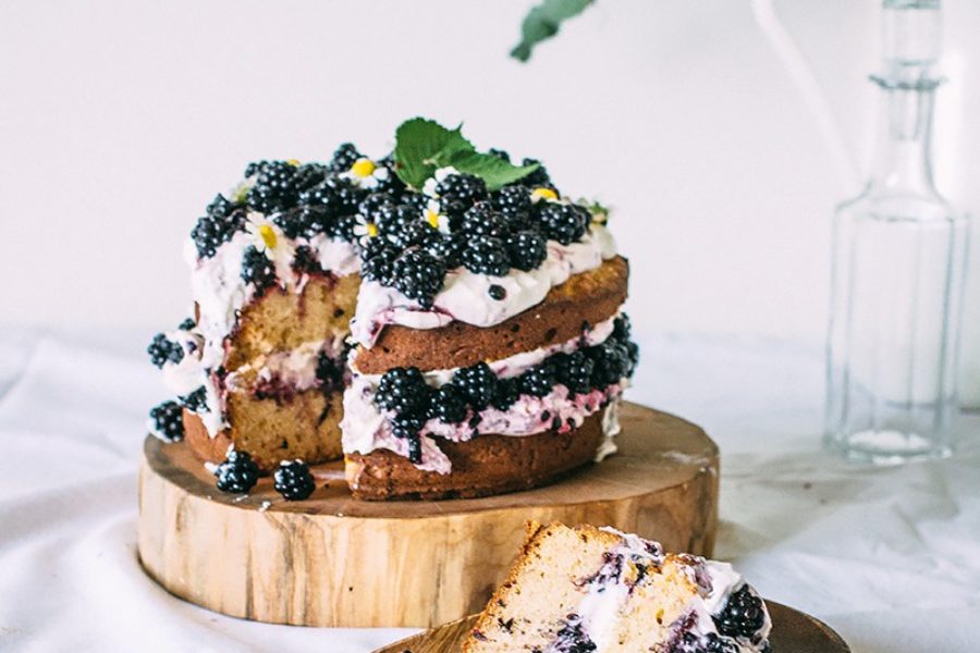Hazelnut blackberry naked cake with mascarpone cream