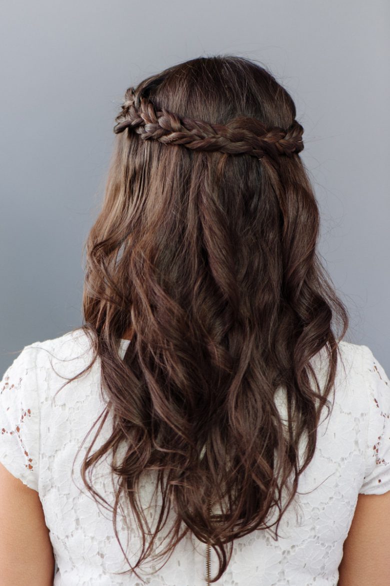 simple half up half down bridesmaid hairstyle how to