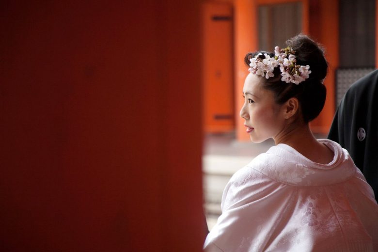 bride in Japanese bridal kimono