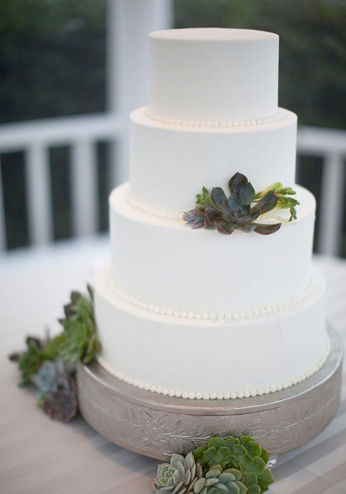 classic white wedding cake