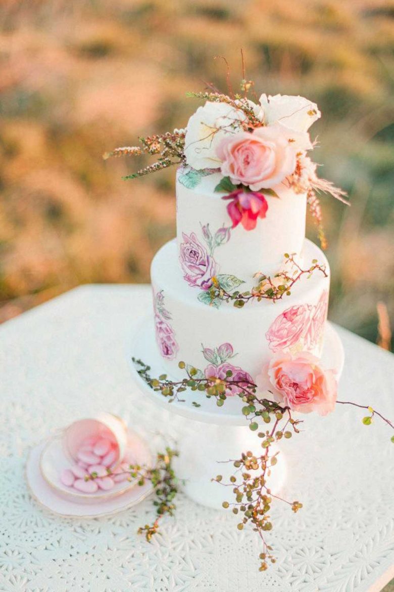 hand painted wedding cake