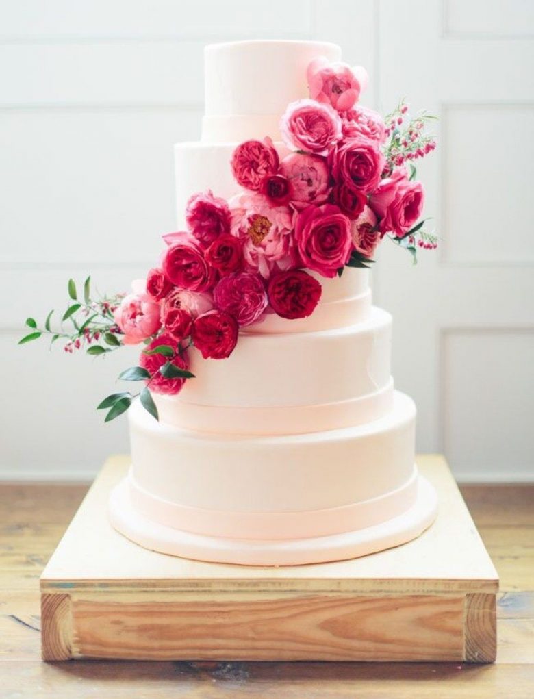 roses on a wedding cake