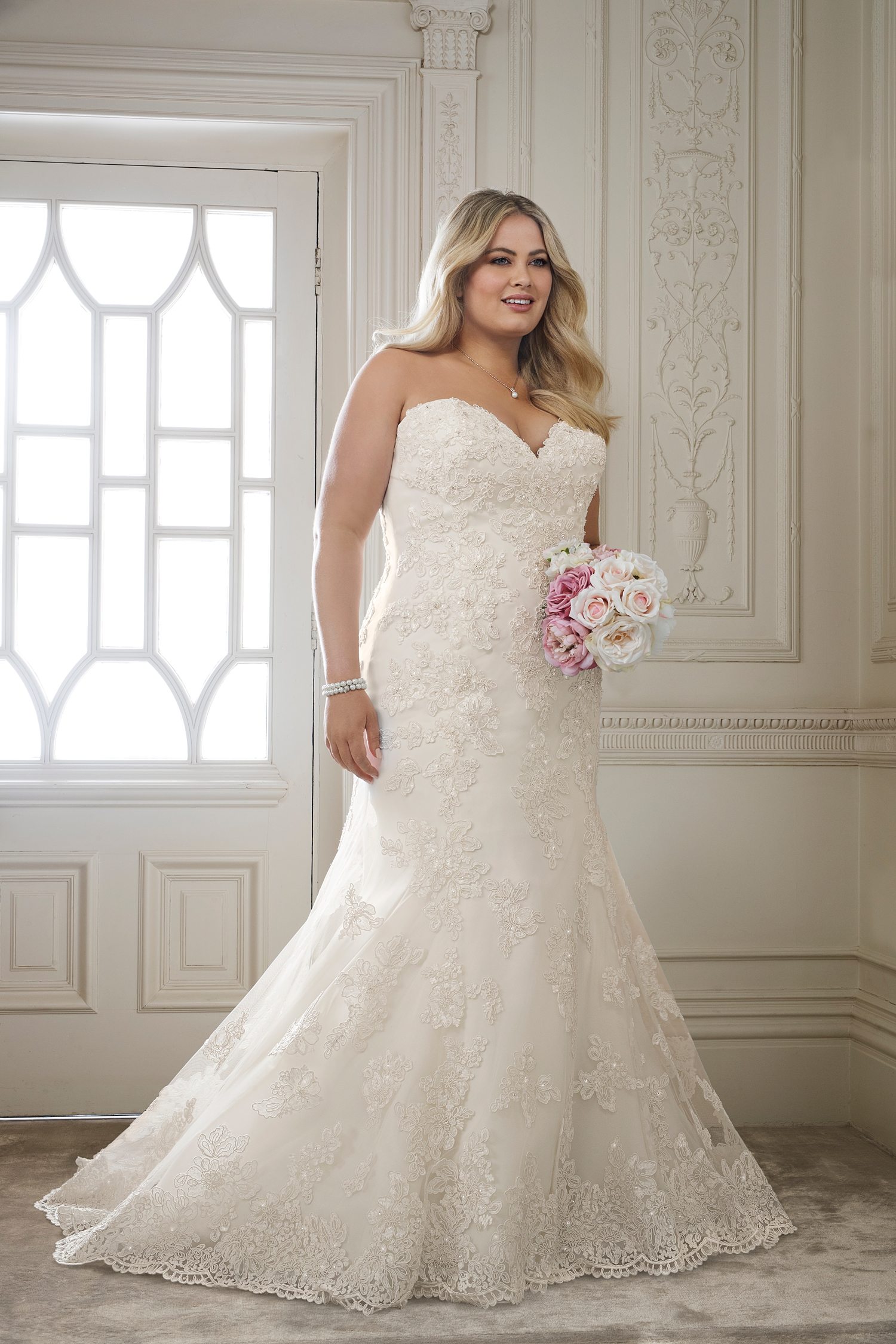 13 Gorgeous Plus Size Wedding Dresses You Won't Want to Miss | A ...