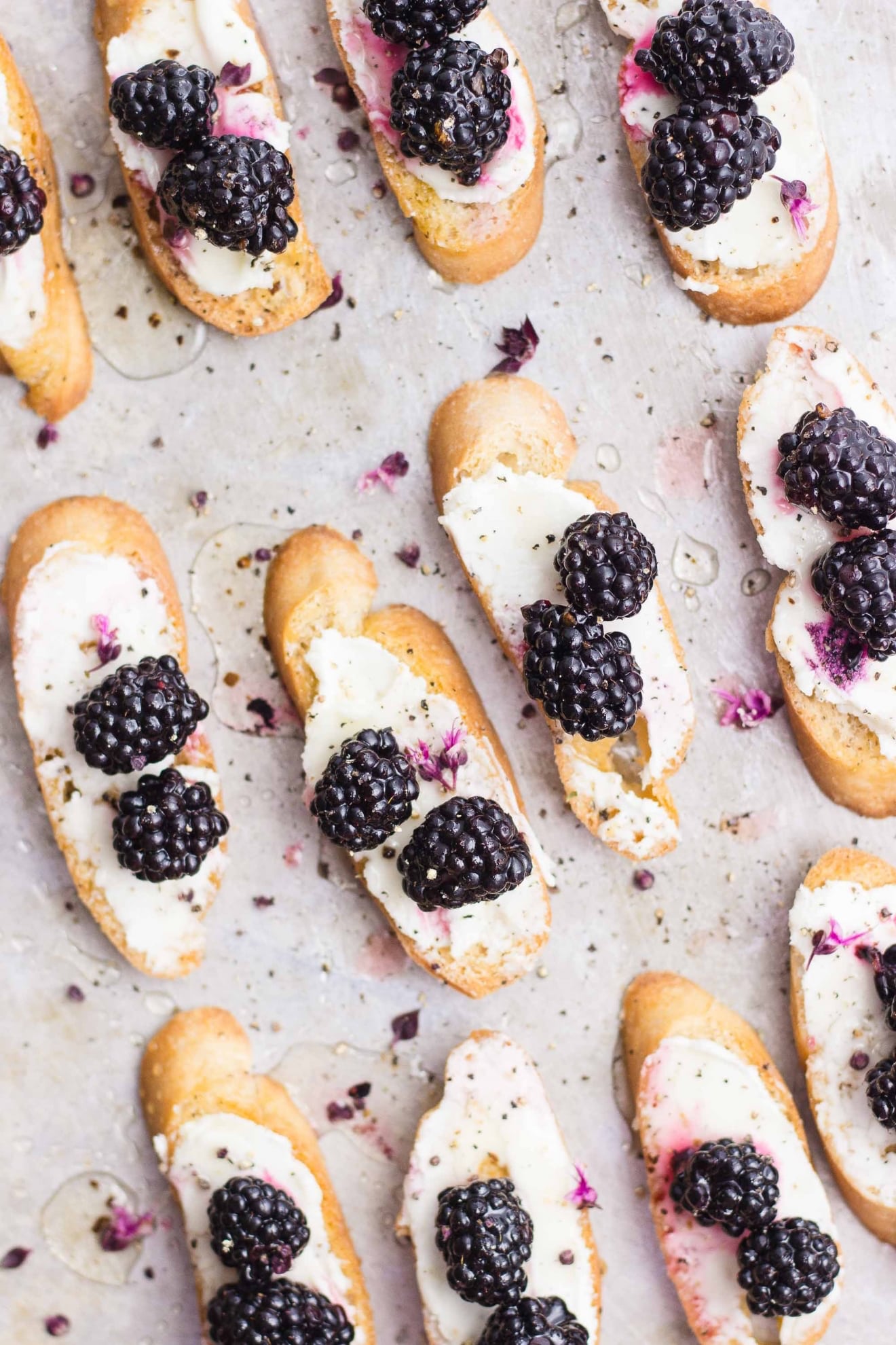 crostinis with cream cheese and blackberries