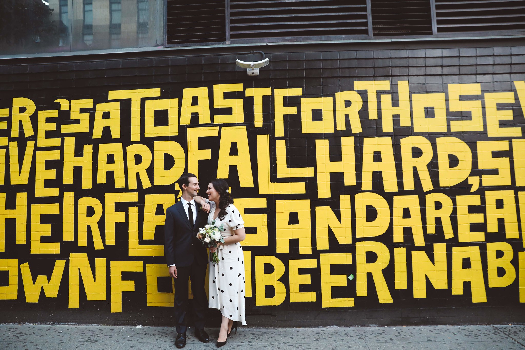 Wedding couple in front of a mural