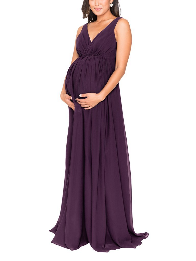 A pregnant woman models the Kerry bridesmaid dress