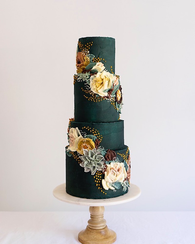 Emerald green wedding cake decorated with fall wedding colors