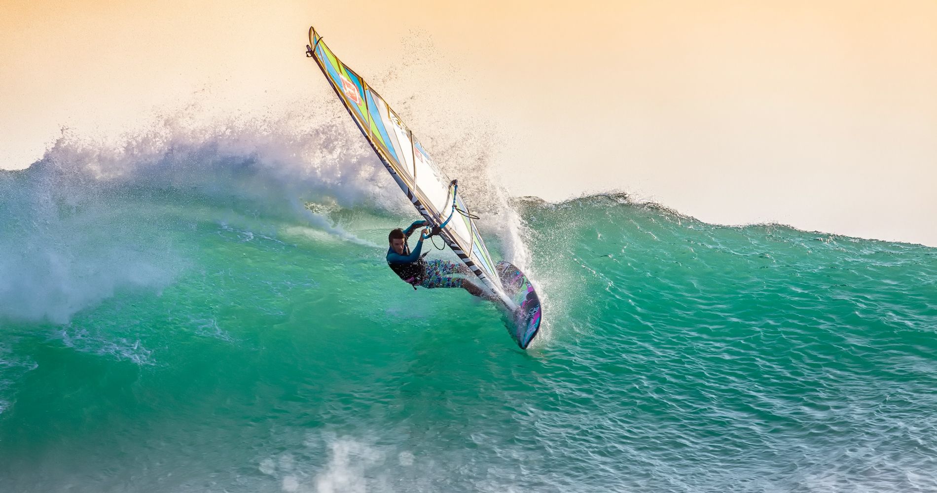 a man windsurfs in Florida as part of a tinggly experience gift