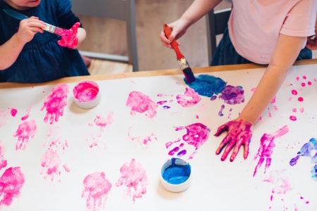 kids making handprints