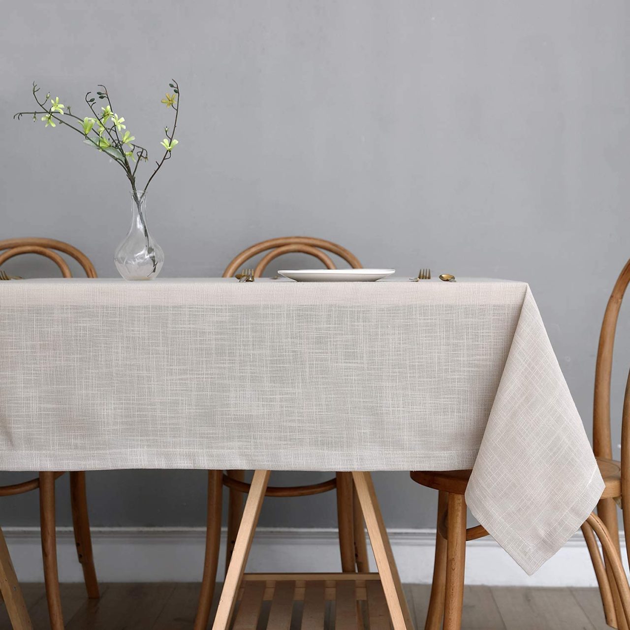 Dining table with neutral colored linen for backyard wedding