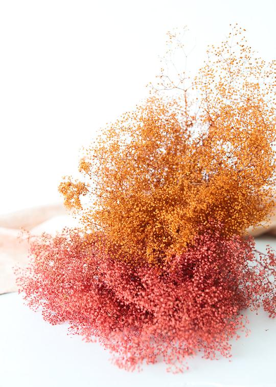 2020 fall wedding ideas include orange and pink dried gypsophila 