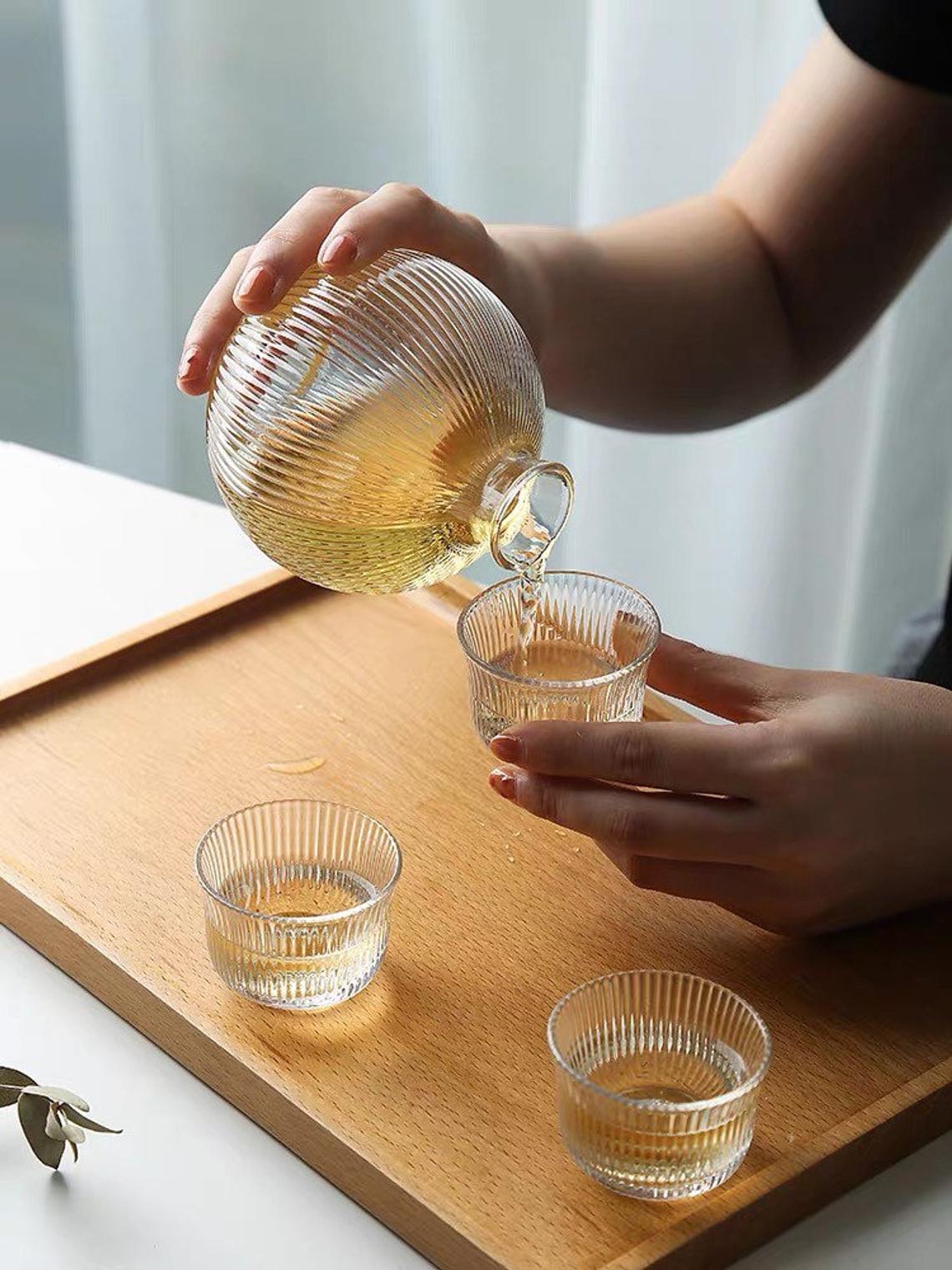 ensemble de saké en verre