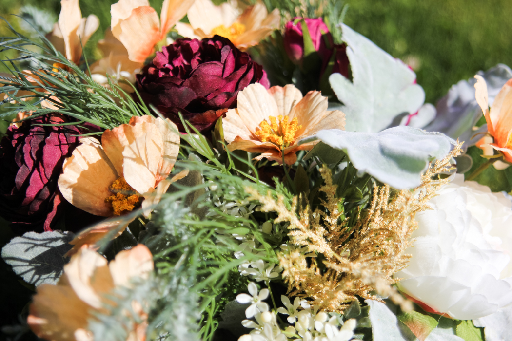 How to Tastefully Incorporate Artificial Flowers into Your Wedding